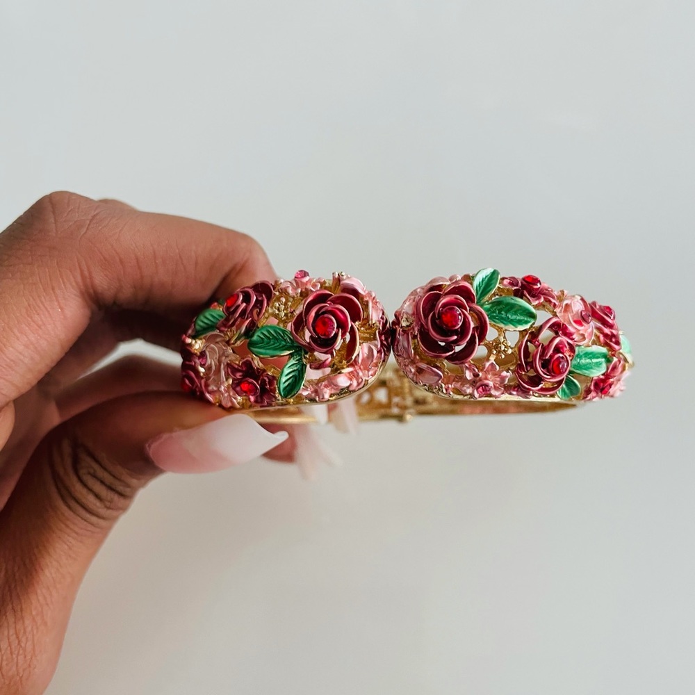 Flower Clasp Bracelet